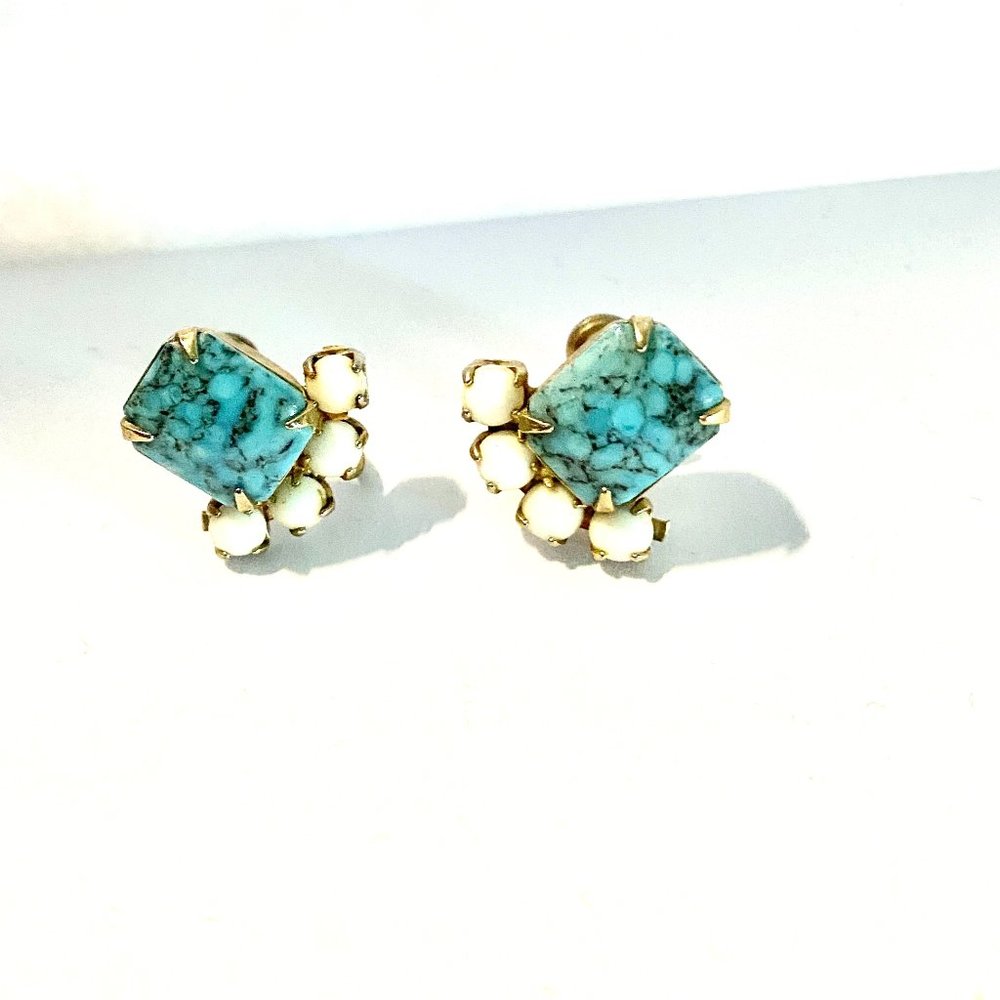 Vintage Gold Tone Peking Milk Glass Earrings Screw